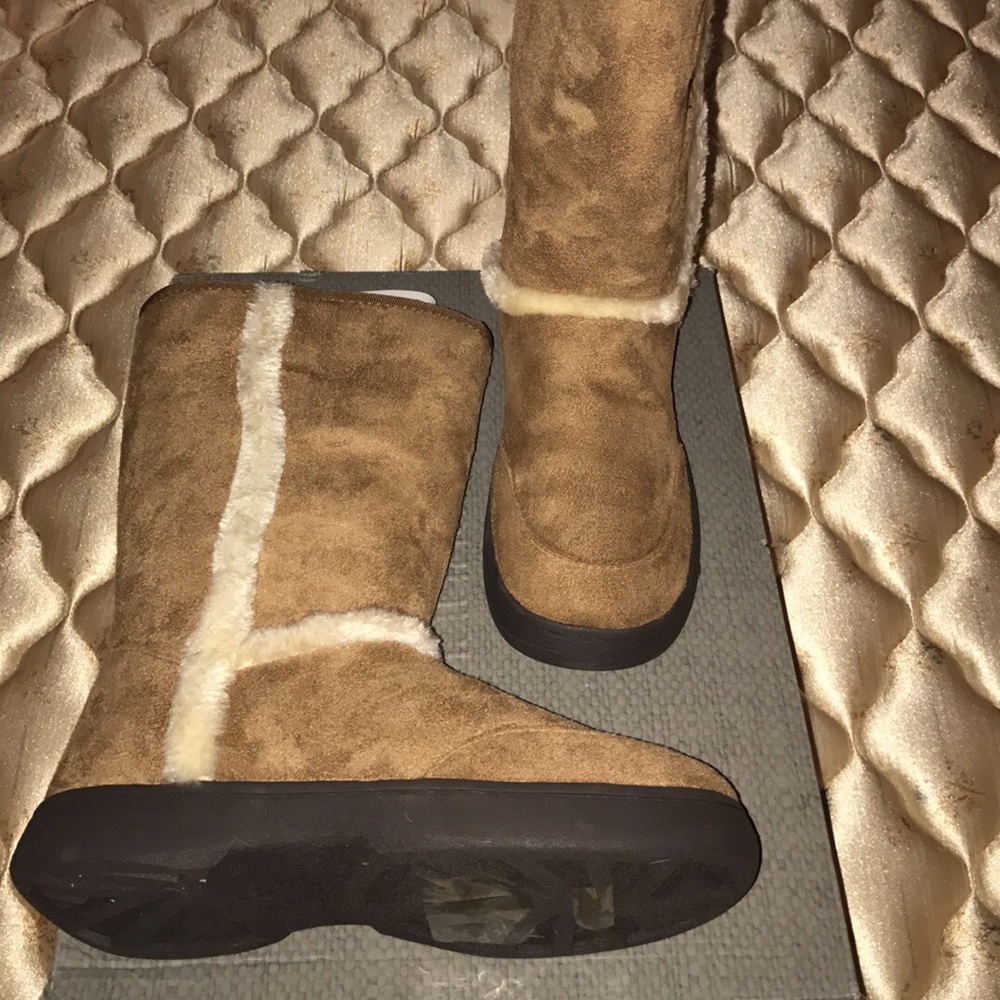 Maurice’s boot, light tan, Naomi faux fur slip.